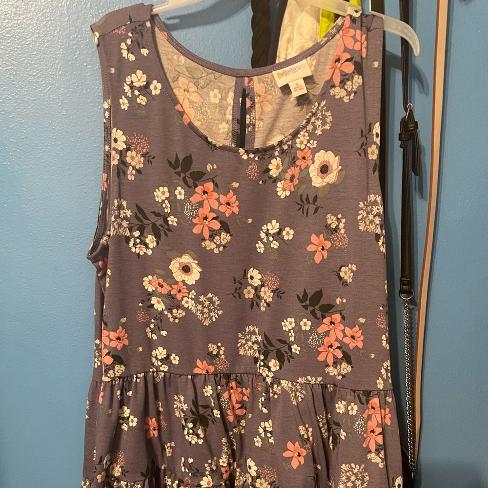 Lularoe size small color: purple ish with flowers